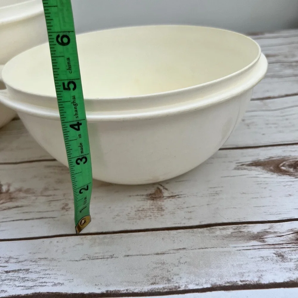 Tupperware Mixing Bowls Cream Off-White Nesting Thumb Hole Set‎ of 2
